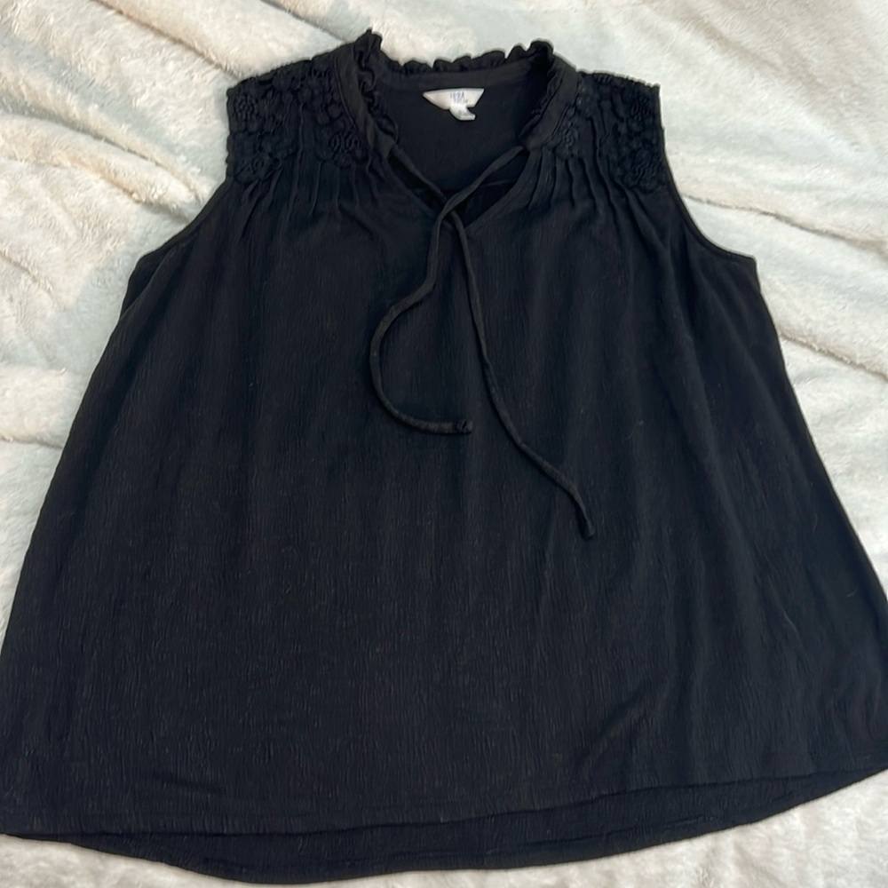 Woman’s sleeveless shirt L black